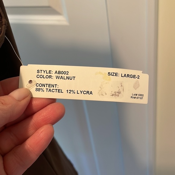 A'nue Ligne classic tank in walnut. Tactel & Lycra. Size XL. NWT - Picture 4 of 5